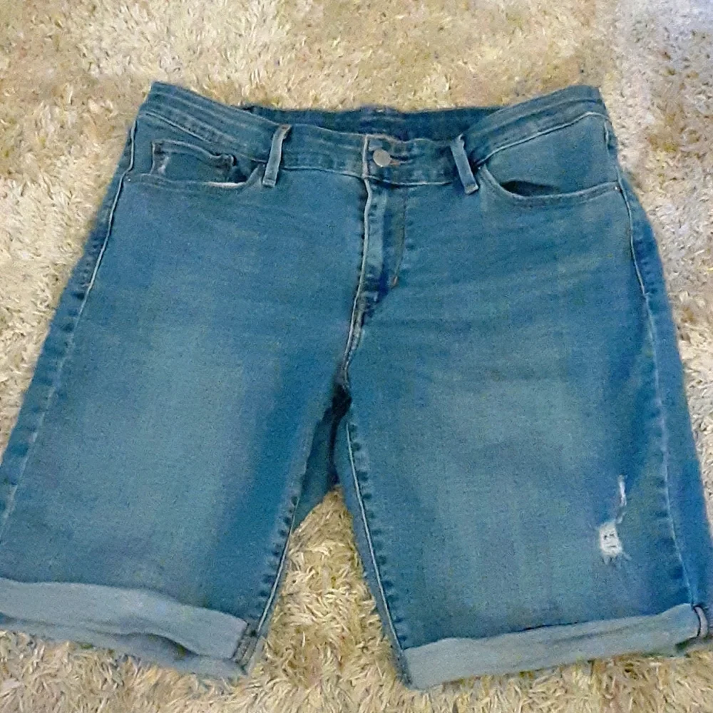 Levi's classic factory distressed stretch blue jeans denim shorts size 31 EUC…